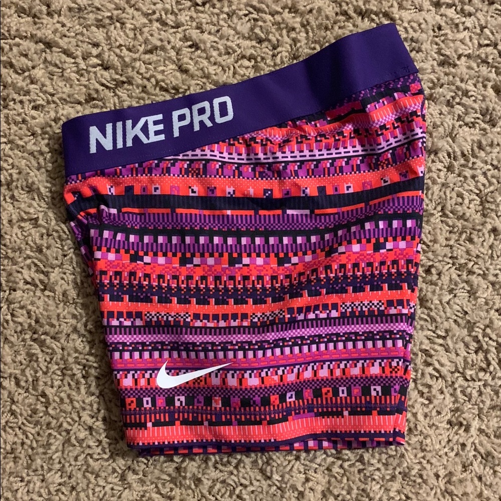 Women’s NIKE Pro Shorts XS